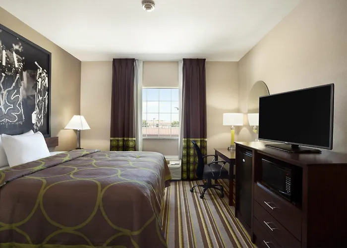 Super 8 By Wyndham Bakersfield South Ca